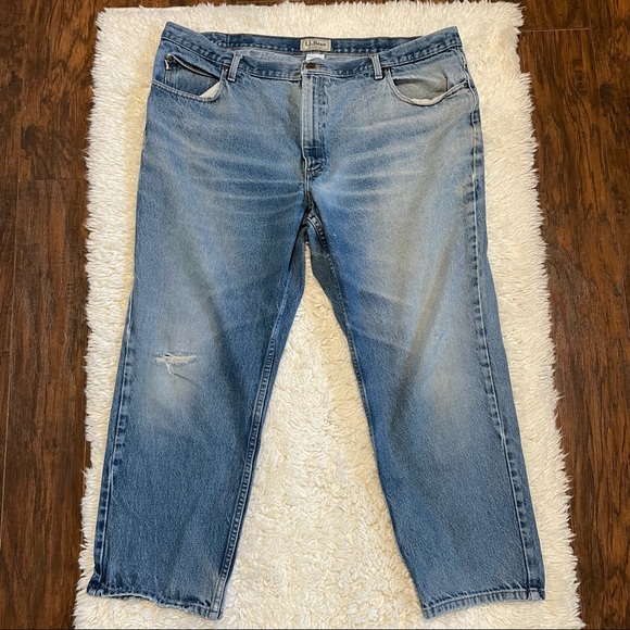 LL Bean Classic Fit Jeans Mens 44X29(28) Med Wash Straight Leg Distressed - Picture 1 of 8